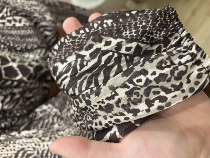 Bluză elegantă cu inserții aurii - maro [5]