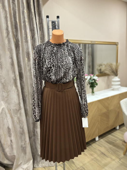 Bluză elegantă cu inserții aurii - maro [4]