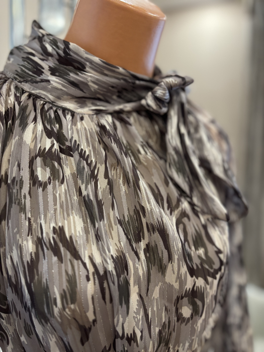 Bluză elegantă cu funda și inserții aurii - bej [2]