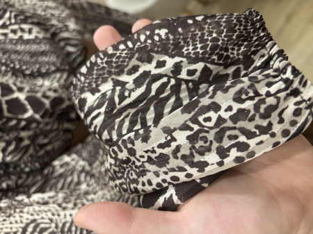 Bluză elegantă cu inserții aurii - maro [4]