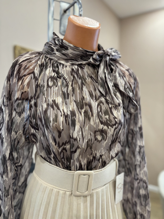 Bluze - Bluză elegantă cu funda și inserții aurii - bej