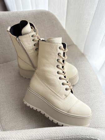 Încălțăminte - Bocanc cu talpă înaltă  din piele naturală – Made in Romania