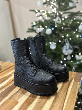 Încălțăminte - Bocanc cu talpă înaltă  din piele naturală – Made in Romania