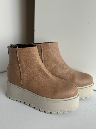 Botine cu talpă înaltă din piele naturală – fabricat în România [1]