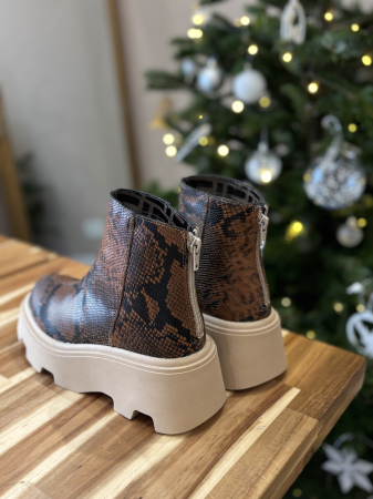 Botine croco maro din piele naturală – Made in Romania [1]