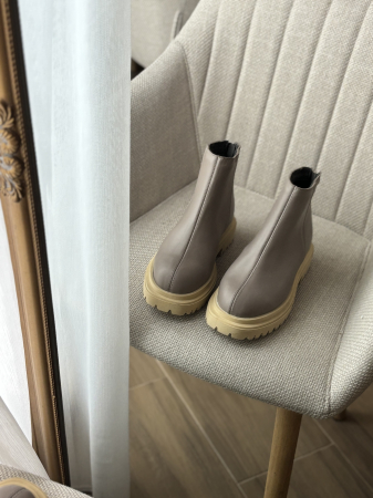 Încălțăminte - Botine grej  din piele naturală – Made in Romania