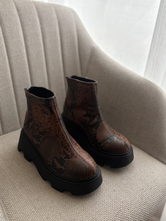 Botine croco maro din piele naturală – Made in Romania - [1]