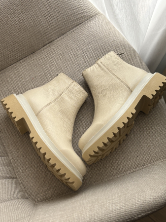 Botine din piele naturală bej deschis [1]