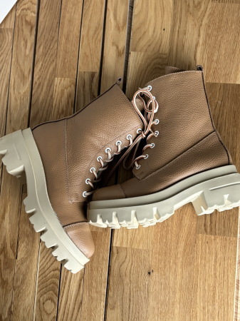 Încălțăminte - Bocanci îmblăniți din piele naturală – fabricați în România