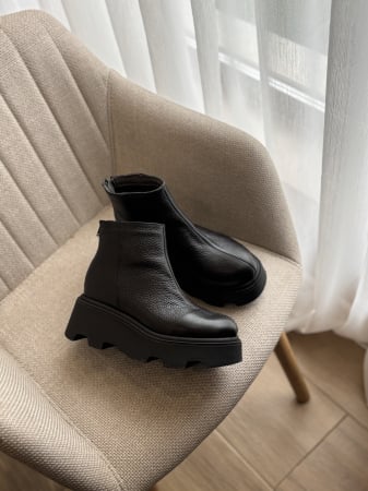 Încălțăminte - Botine talpă înaltă din piele naturală – Made in Romania -