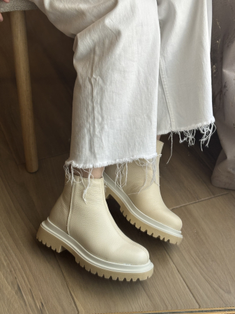 Botine din piele naturală bej deschis [9]