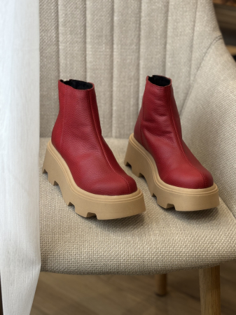 Încălțăminte - Botine roșii îmblănite  din piele naturală – Made in Romania