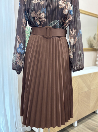 Bluze - Fustă maro plisată cu curea -