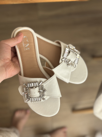 Papuci albi - accesoriu [3]