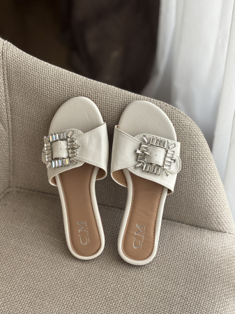 Încălțăminte - Papuci albi - accesoriu