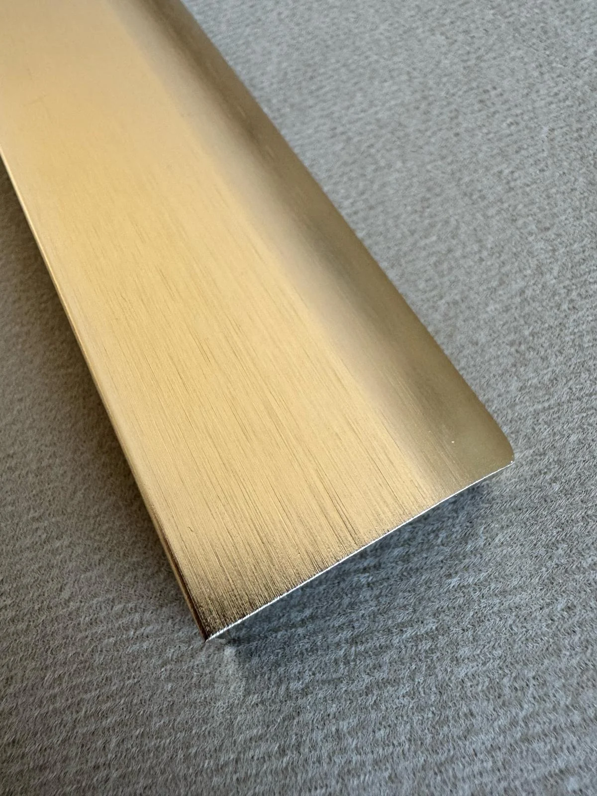 Edge butorfogantyú – szálcsiszolt arany [3]