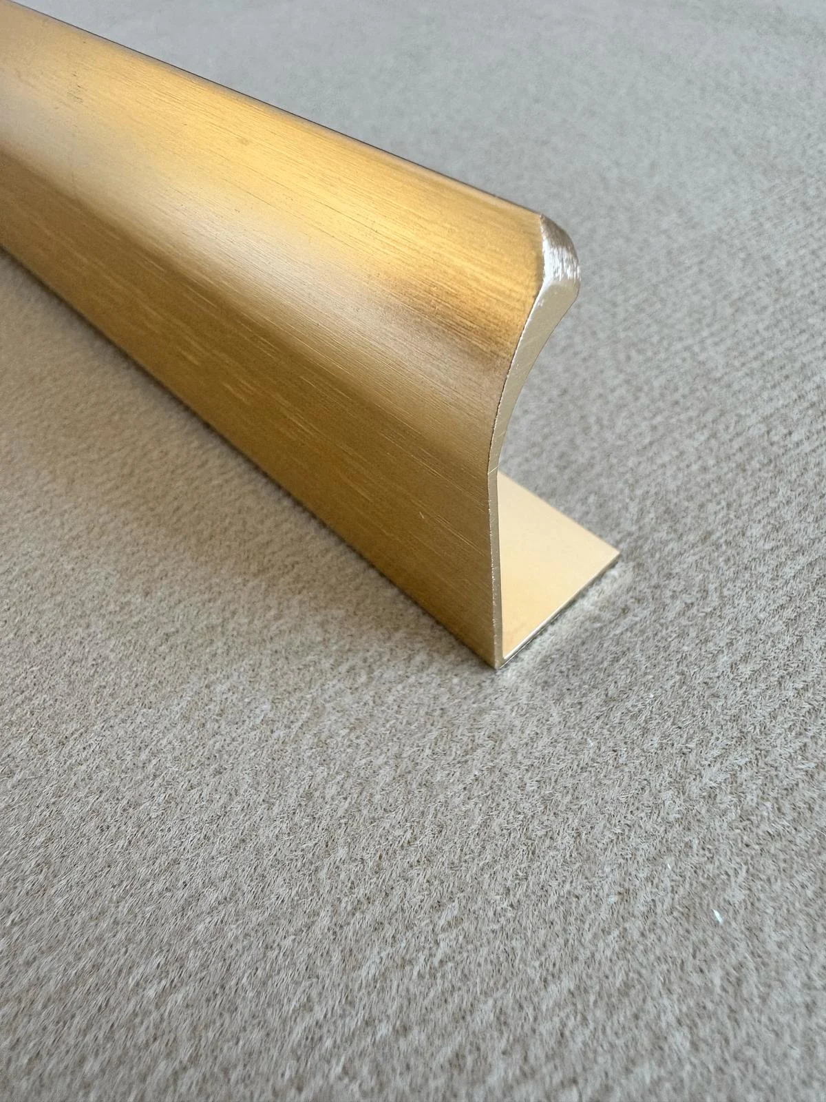 Edge butorfogantyú – szálcsiszolt arany [2]