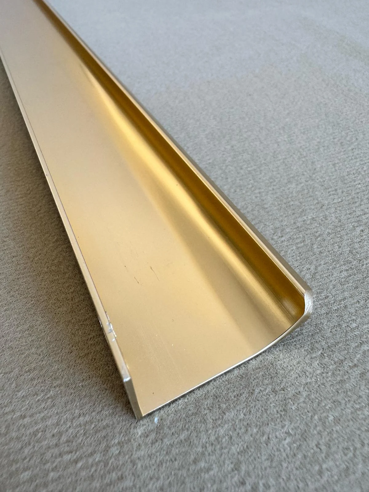 Edge butorfogantyú – szálcsiszolt arany [4]