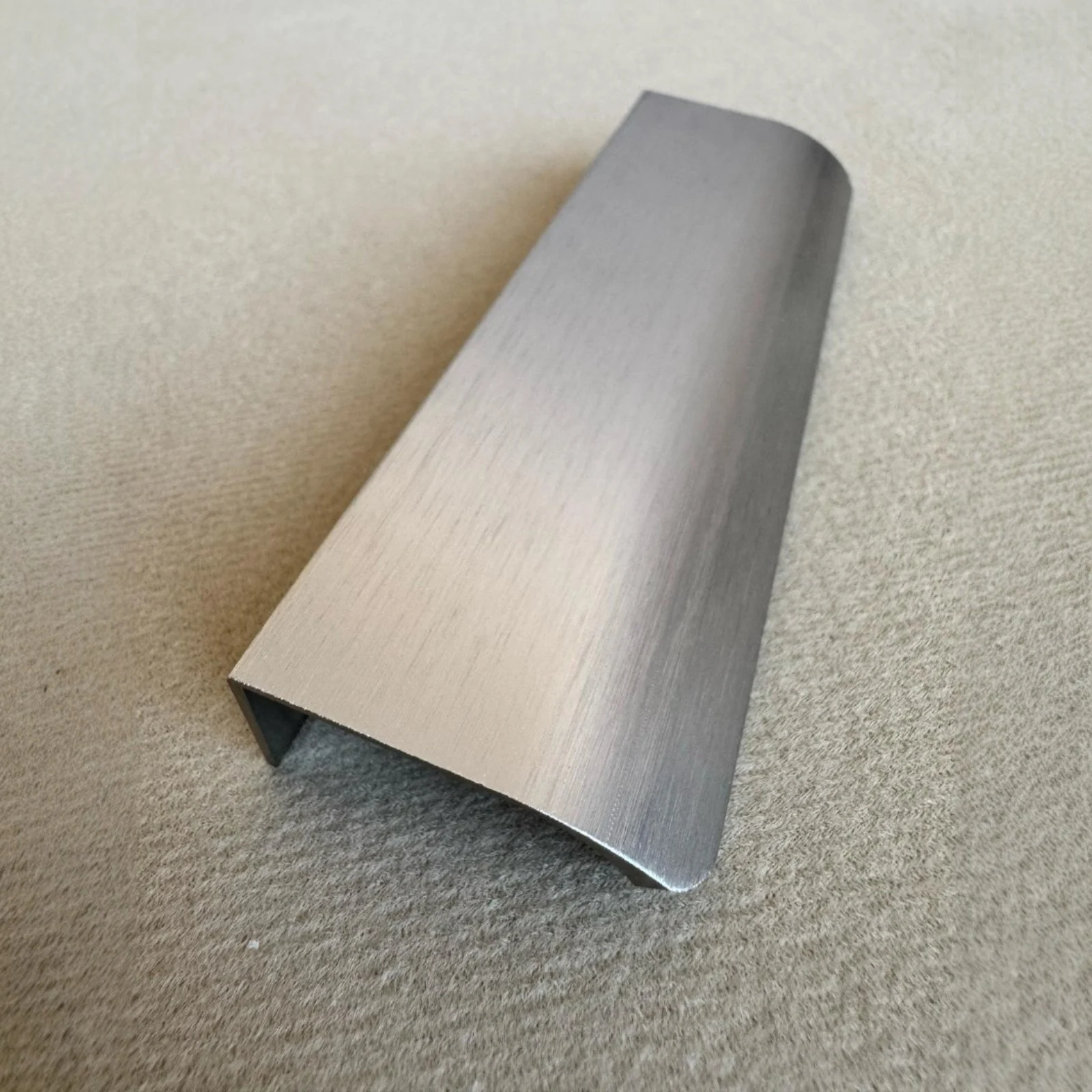 Bútorfogantyúk és bútorgombok - edge-butorfogantyú-szálcsiszolt inox