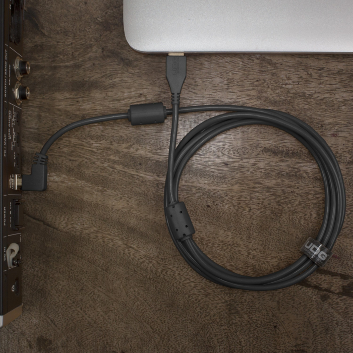 UDG Ultimate 1m Cable USB 2.0 Black Angled [8]