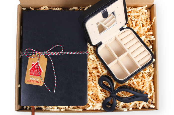 Classic Christmas Gift Box [2]