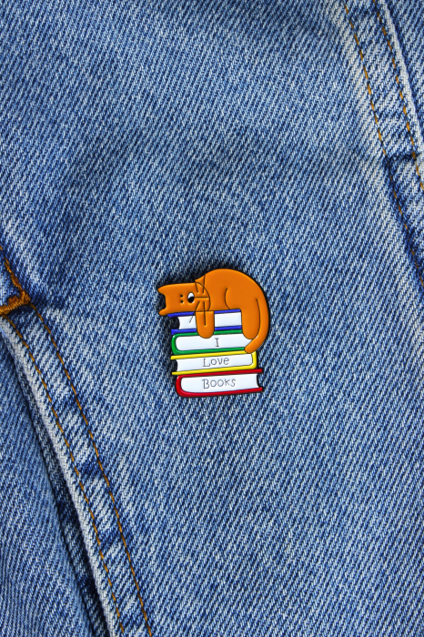 Pin Metalic I Love Books [2]