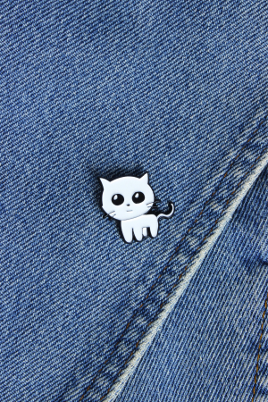 Pin Metalic Kitty Eyes [1]