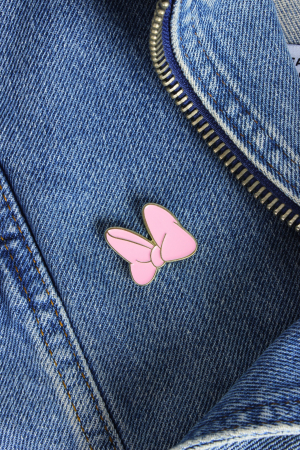 Pin Metalic Pink Bow [1]