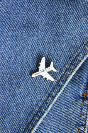 Pin Metalic World Traveler [1]