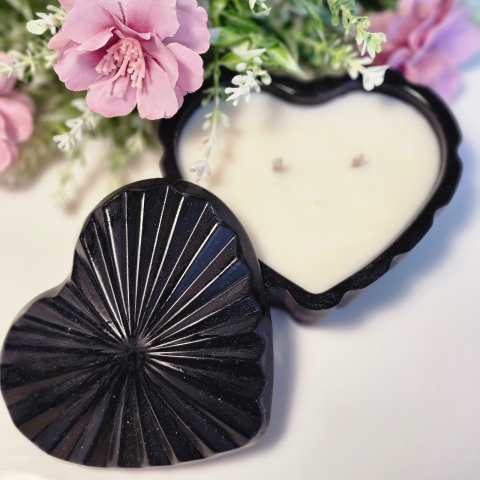 Lumânări în recipiente - Lumânare Parfumată FRENCH VANILLA Recipient CERAMIC INIMĂ  75 GR