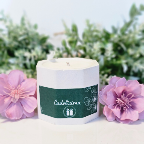 Lumânări în recipiente - Lumânare Parfumată Hexagonală: Eleganța Naturii  45gr