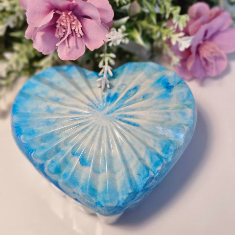 LUMÂNARE PARFUMATĂ LILIAC, RECIPIENT CERAMIC INIMĂ [1]