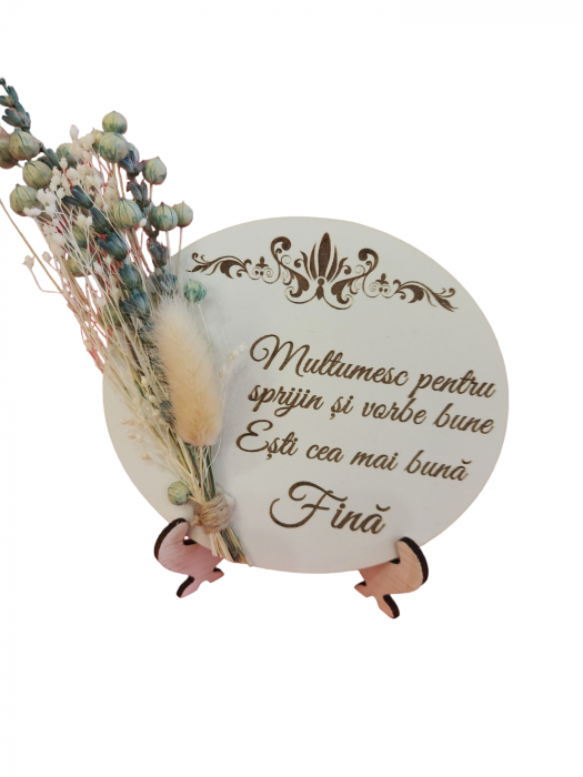 Martisor oval cu flori uscate și suport [5]