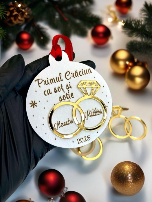 Glob personalizat pentru mirii 2025 – Lemn și Plexiglass Auriu cu Numele Mirilor [1]
