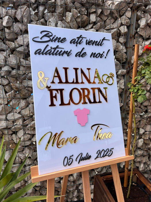 Panou de Întâmpinare Nuntă din Plexiglas cu Accente Aurii – Personalizat cu Numele Mirilor [2]