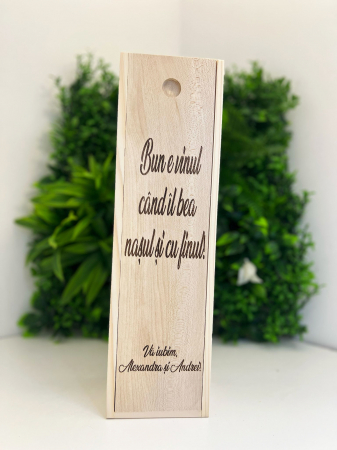 PROMOȚIA LUNII - Cutie Vin Personalizată "Bun e vinul când îl bea nașul și cu finul!"!