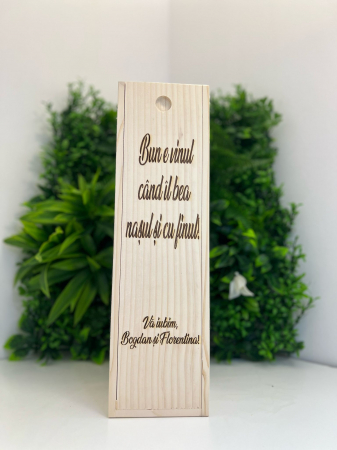 PROMOȚIA LUNII - Cutie Vin Personalizată "Bun e vinul când îl bea nașul și cu finul!"