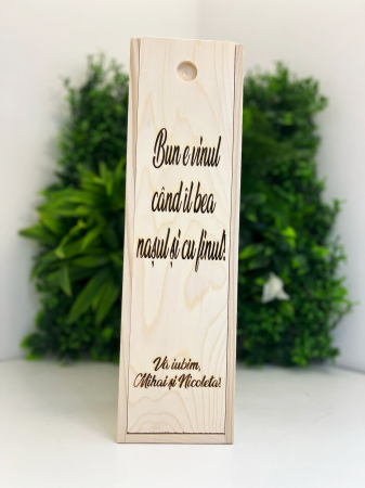 PROMOȚIA LUNII - Cutie Vin Personalizată "Bun e vinul când îl bea nașul și cu finul!"