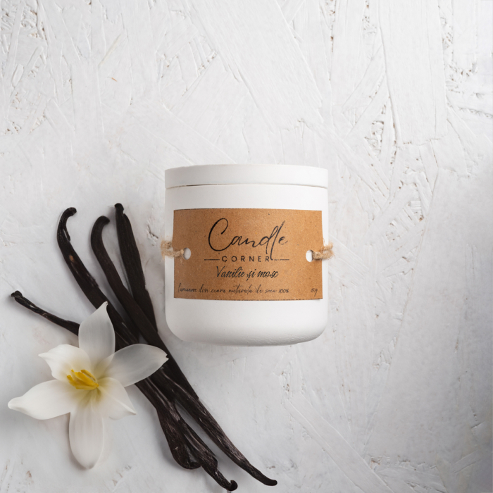 Lumanare handmade din ceara naturala de soia 100%, aroma Vanilie si mosc, Recipient ceramic alb, 150 g [1]