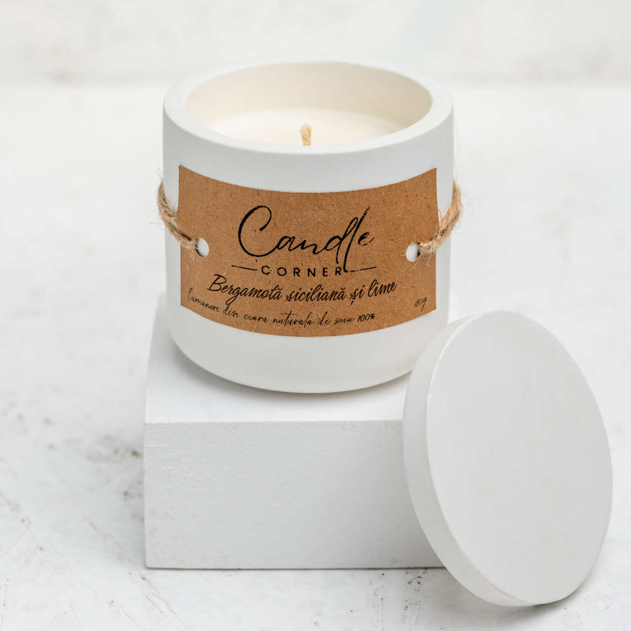 Lumanare parfumata handmade din ceara naturala de soia 100%, aroma Bergamota siciliana si lime, Recipient ceramic, 150 g [2]