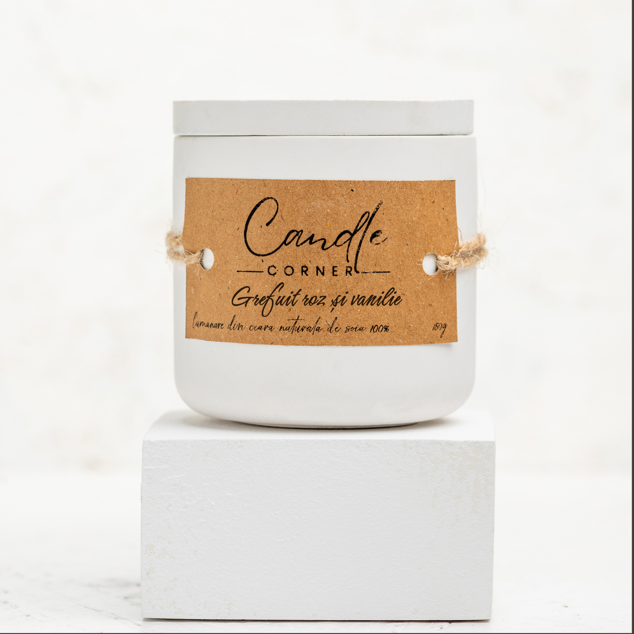 Lumanare parfumata handmade din ceara naturala de soia 100%, aroma Grefuit roz si Vanilie, Recipient ceramic, 150 g [3]
