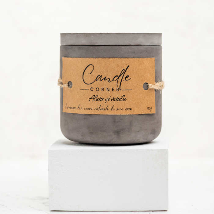 Lumanare parfumata handmade din ceara naturala de soia 100%, aroma Alune si vanilie, Recipient ceramic, 150 g [4]