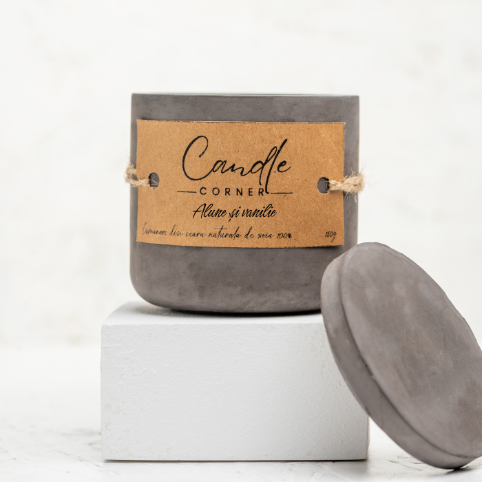 Lumanare parfumata handmade din ceara naturala de soia 100%, aroma Alune si vanilie, Recipient ceramic, 150 g [3]