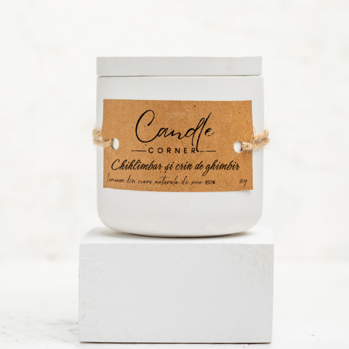 Lumanare parfumata handmade din ceara naturala de soia in recipient ceramic elegant, aroma chihlimbar si crin de ghimbir [8]