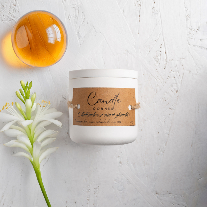 Lumanare parfumata handmade din ceara naturala de soia in recipient ceramic elegant, aroma chihlimbar si crin de ghimbir [1]