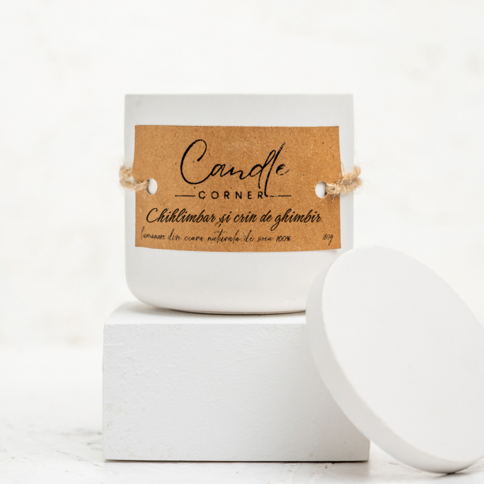 Lumanare parfumata handmade din ceara naturala de soia in recipient ceramic elegant, aroma chihlimbar si crin de ghimbir [7]