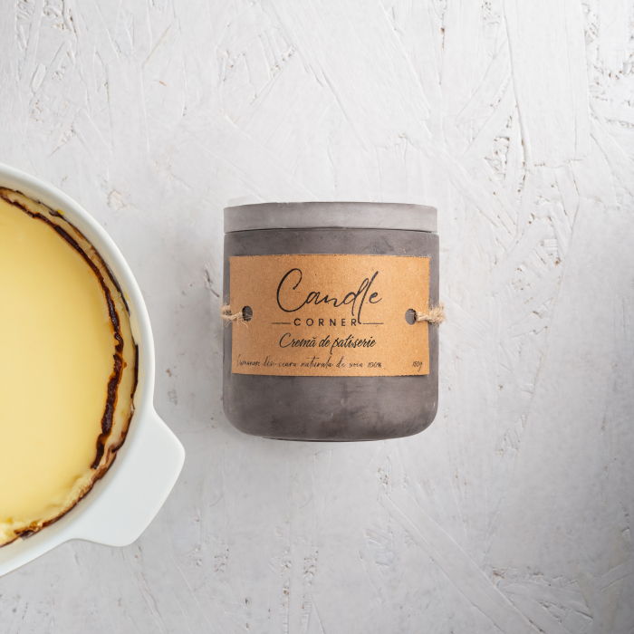 Lumanare parfumata handmade din ceara naturala de soia 100%, aroma Cremă de patiserie, Recipient ceramic, 150 g [1]