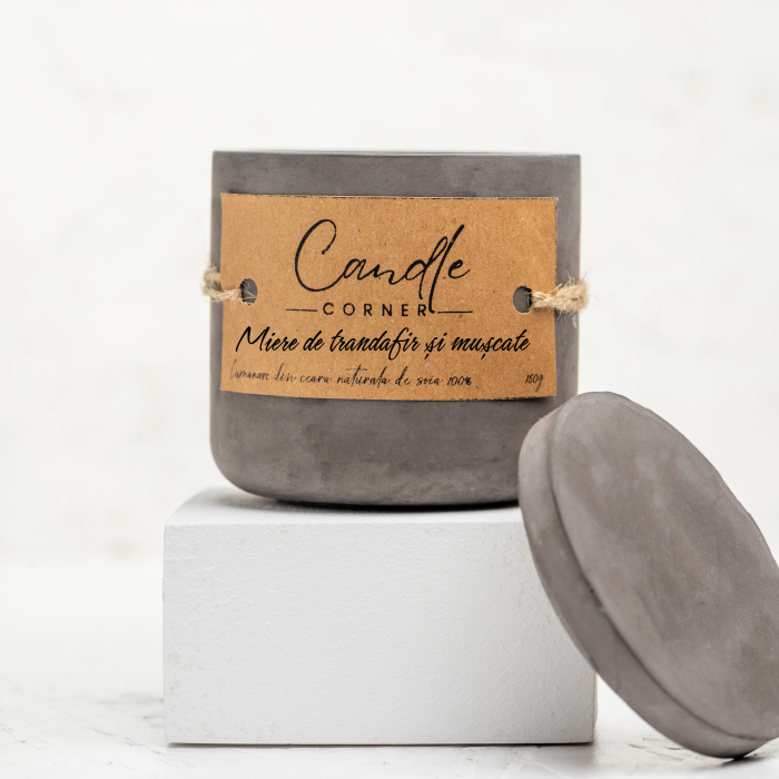 Lumanare parfumata handmade din ceara naturala de soia 100%, aroma Miere de trandafir si muscate, Recipient ceramic, 150 g [6]