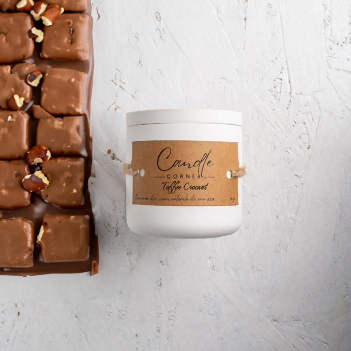 Lumanare parfumata handmade din ceara naturala de soia 100%, aroma Toffee Crocant, Recipient ceramic, 150 g [1]