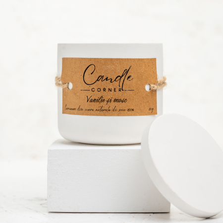 Lumanare handmade din ceara naturala de soia 100%, aroma Vanilie si mosc, Recipient ceramic alb, 150 g [6]